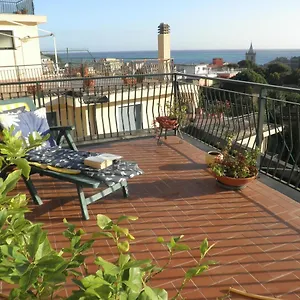 https://piccolo-attico-sul-mare.hotelitalianriviera.com